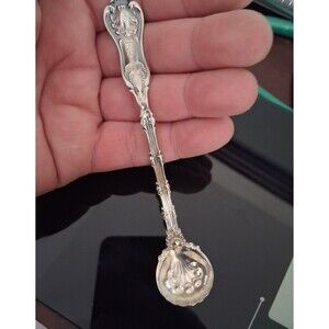 Whiting Imperial queen Sterling silver salt spoon.